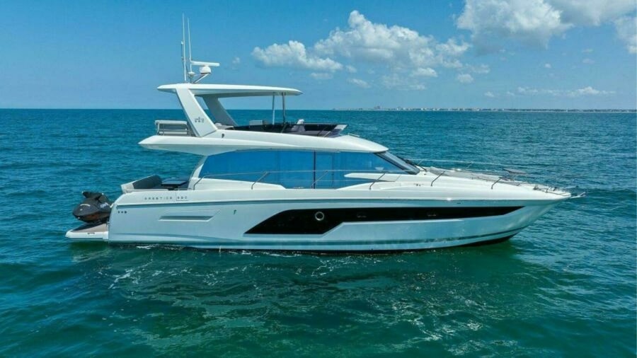 2022 Prestige 590 Flybridge