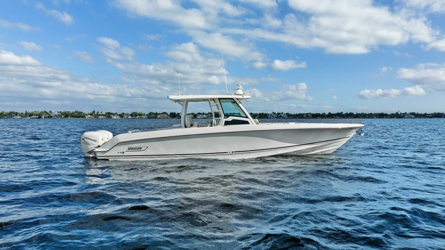 2019 Boston Whaler 380 Outrage