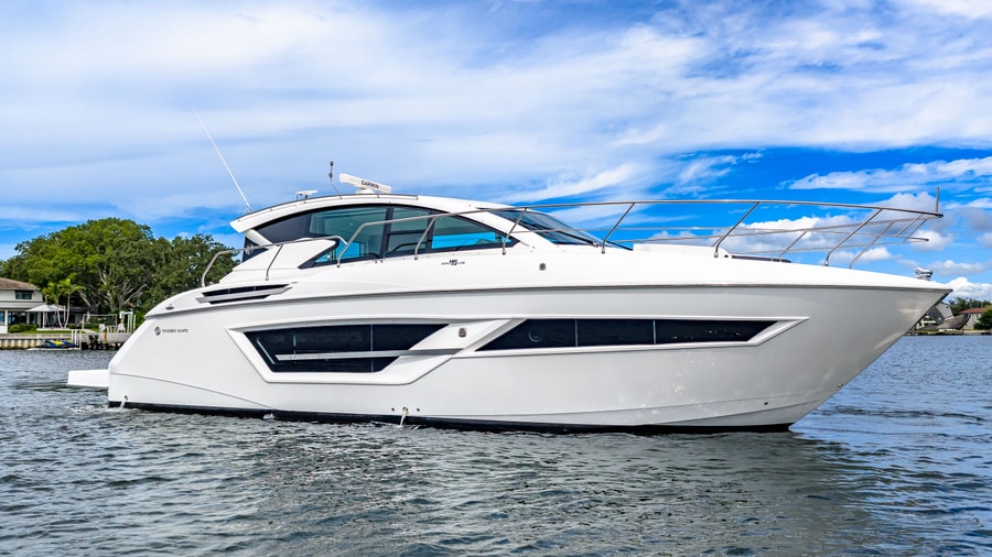 2019 Cruisers Yachts Cantius 46