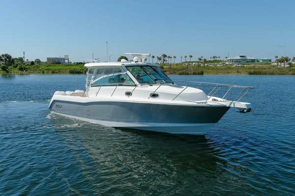 2019 Boston Whaler 345 CONQUEST