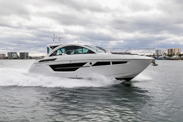 2023 Cruisers Yachts 50 Cantius