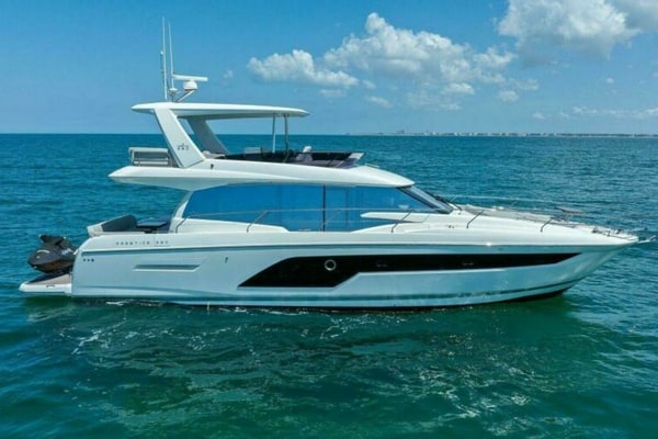 2022 Prestige 590 Flybridge