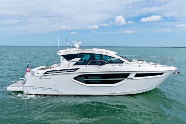 2019 Cruisers Yachts 42 Cantius