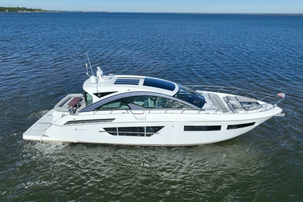 2020 Cruisers Yachts 60 Cantius