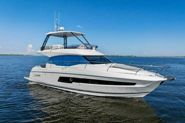 2023 Prestige 460 Flybridge