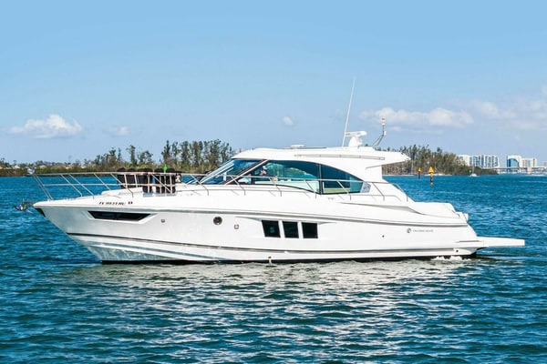 2019 Cruisers Yachts 45 Cantius