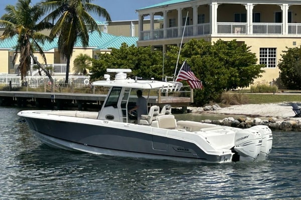 2017 Boston Whaler 330 Outrage