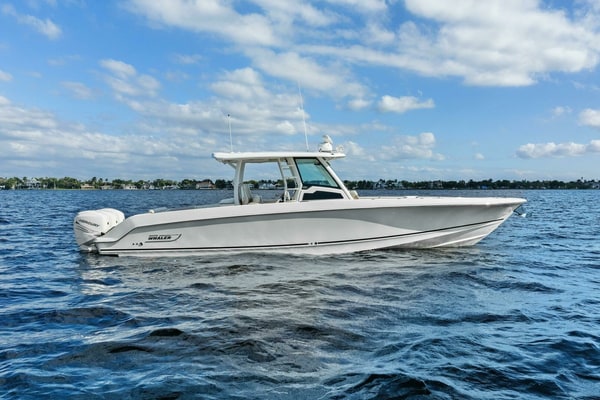 2019 Boston Whaler 380 Outrage