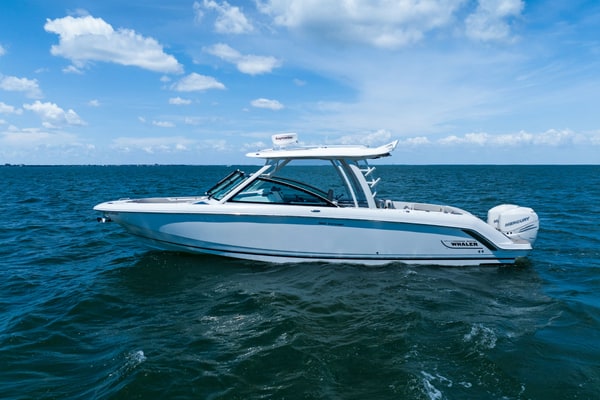 2019 Boston Whaler 320 Vantage